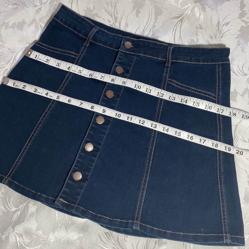 Buttoned Denim Skirt - Picture 7 of 8